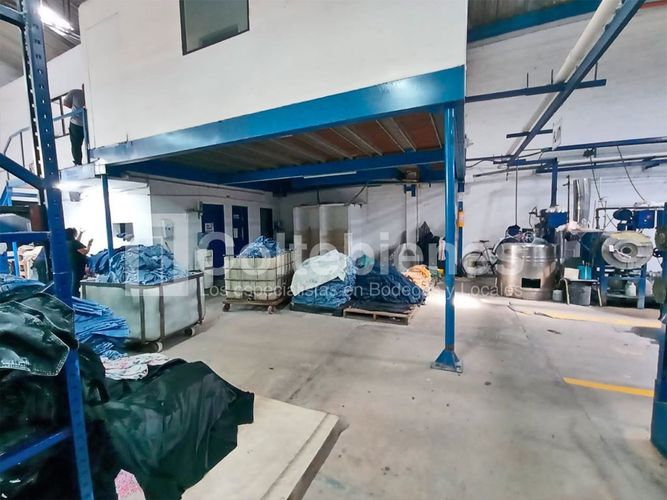 Bodega en arriendo en Ditaires, Itagüí, 908 m² · foto 4 de 19