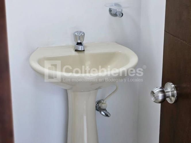 Oficina en arriendo en Los Naranjos, Medellín, 44 m² · foto 5 de 12