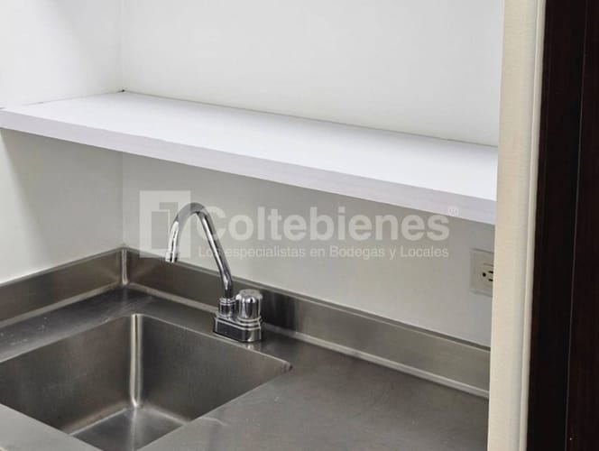 Oficina en arriendo en Los Naranjos, Medellín, 44 m² · foto 6 de 12