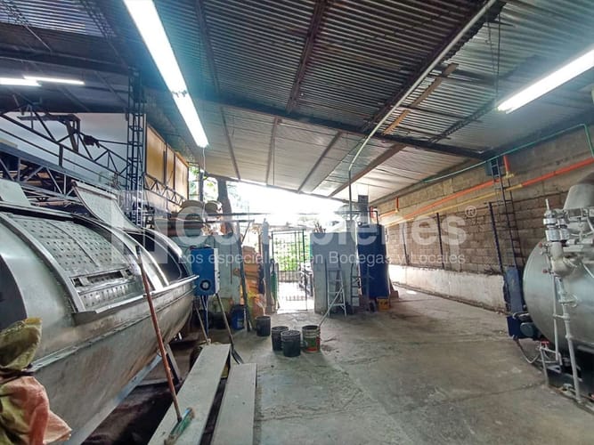 Bodega en arriendo en Ditaires, Itagüí, 908 m² · foto 9 de 19