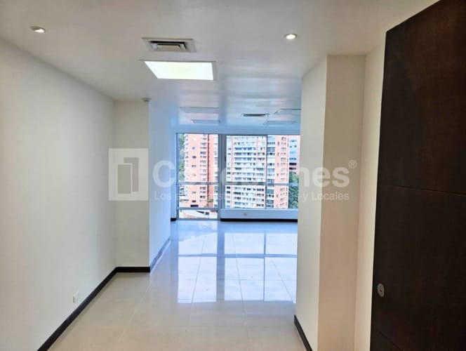 Oficina en arriendo en Los Naranjos, Medellín, 44 m² · foto 10 de 12