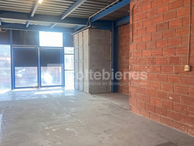 Bodega en venta en Trinidad, Medellín, 220 m² · foto 8 de 12