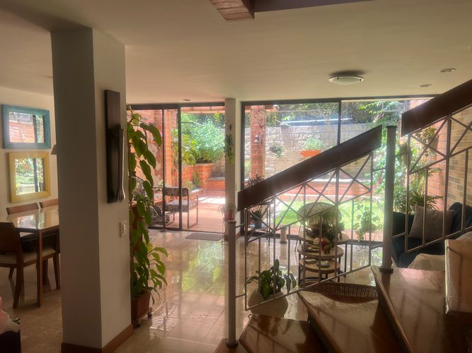 Casa de 3 alcobas en venta en Loma De Los Bernal, Medellín, 111 m² · foto 2 de 24