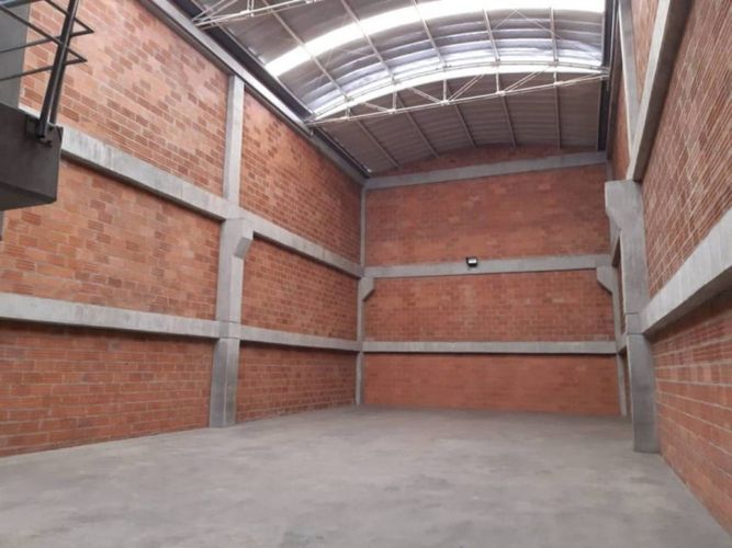 Bodega en arriendo en Suramérica, Itagüí, 430 m² · foto 3 de 9