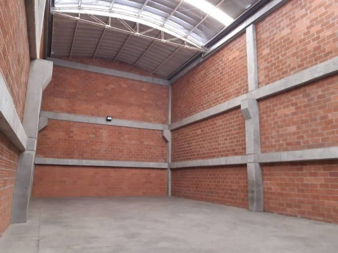 Bodega en arriendo en Suramérica, Itagüí, 430 m² · foto 5 de 9