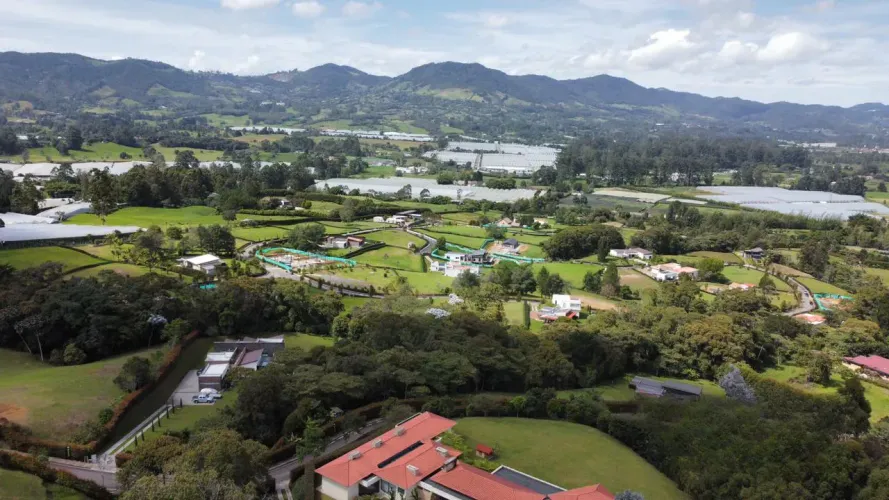 Lote en venta en San Nicolas, La Ceja, 4674 m² · foto 2 de 11