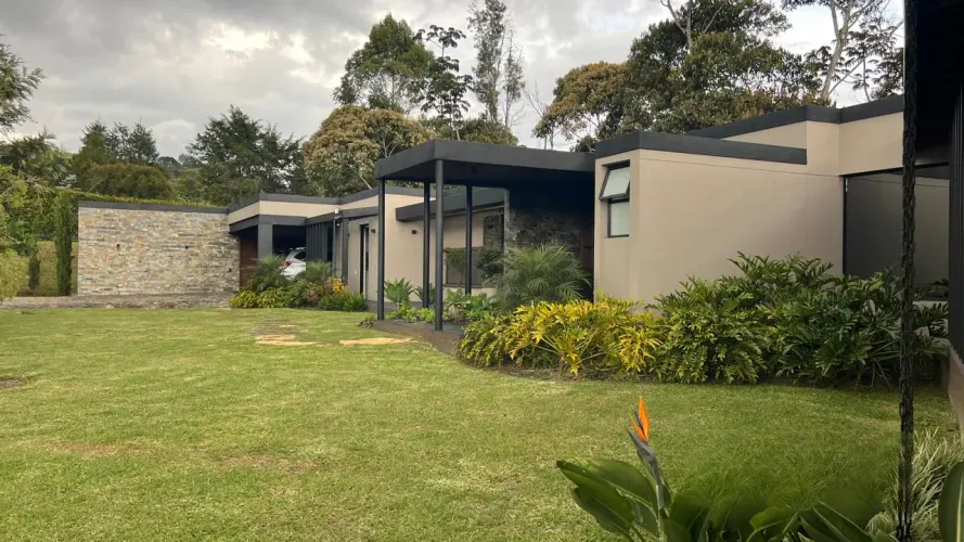 Casa de 3 alcobas en venta en Guamito, La Ceja · foto 3 de 24
