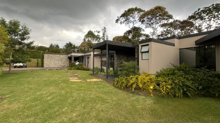 Casa de 3 alcobas en venta en Guamito, La Ceja · foto 13 de 24