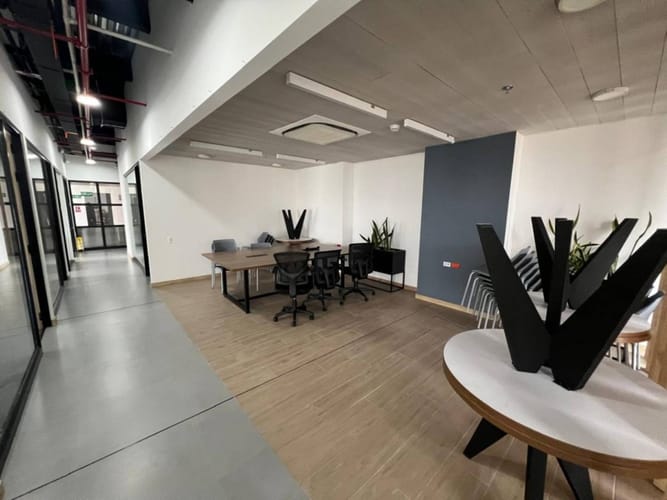 Oficina en arriendo en Loma Del Campestre, Medellín, 400 m² · foto 5 de 24