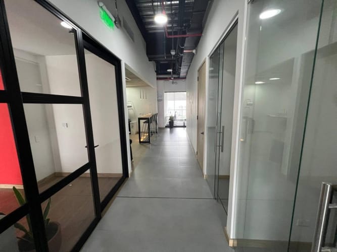 Oficina en arriendo en Loma Del Campestre, Medellín, 400 m² · foto 8 de 24