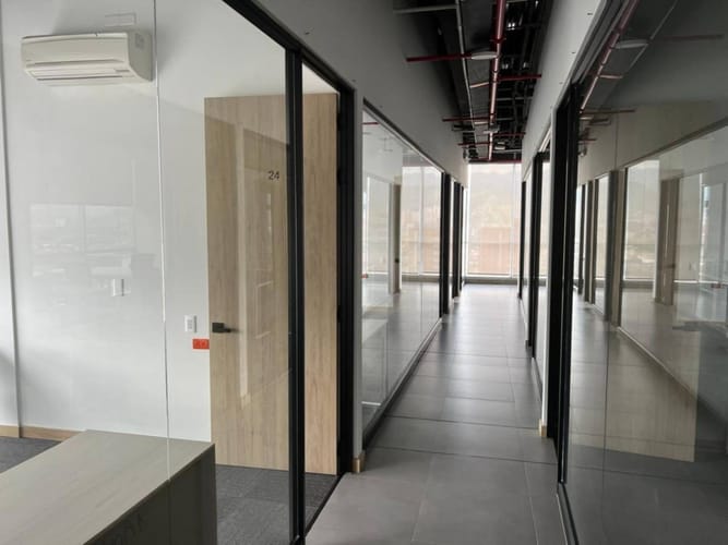 Oficina en arriendo en Loma Del Campestre, Medellín, 400 m² · foto 21 de 24