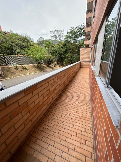 Apartamento de 2 alcobas en arriendo en Loma Del Escobero, Envigado, 130 m² · foto 14 de 17
