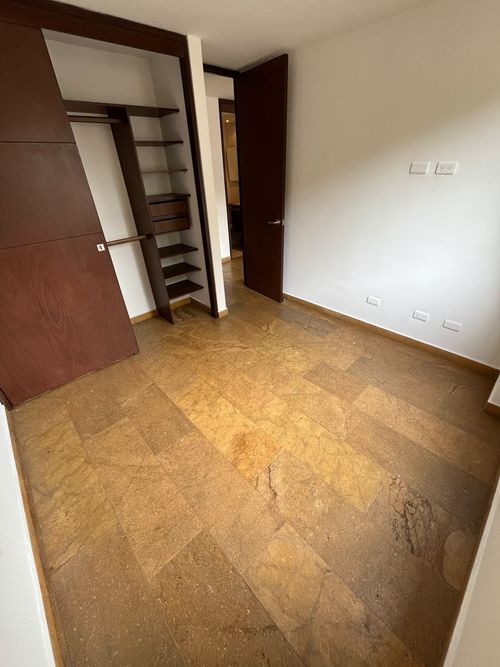 Apartamento de 2 alcobas en arriendo en Loma Del Escobero, Envigado, 130 m² · foto 2 de 17