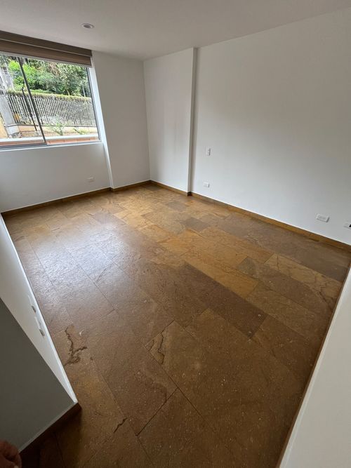 Apartamento de 2 alcobas en arriendo en Loma Del Escobero, Envigado, 130 m² · foto 4 de 17
