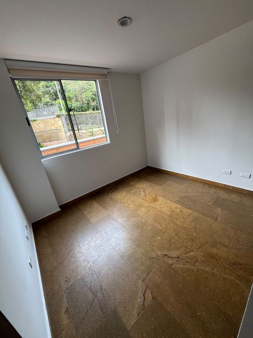 Apartamento de 2 alcobas en arriendo en Loma Del Escobero, Envigado, 130 m² · foto 3 de 17
