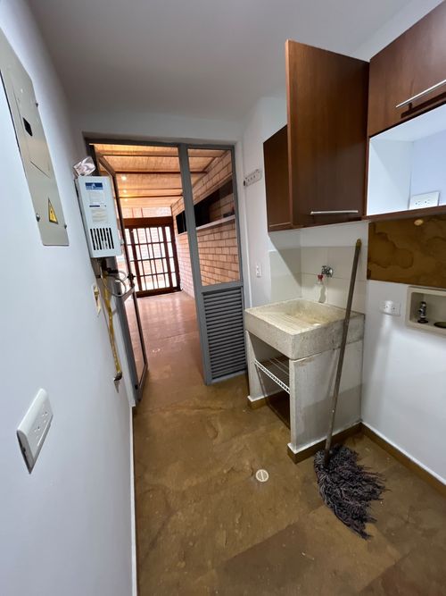 Apartamento de 2 alcobas en arriendo en Loma Del Escobero, Envigado, 130 m² · foto 10 de 17