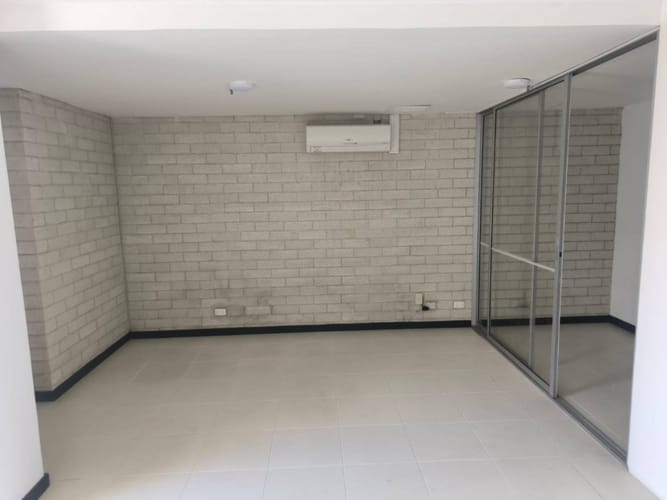 Oficina en arriendo en Las Vegas, Envigado, 92 m² · foto 2 de 11