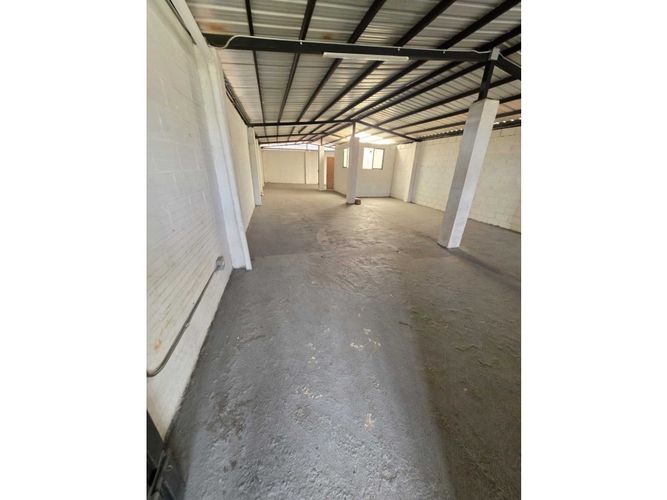 Local en arriendo en Estacion Villa, Medellín, 190 m² · foto 3 de 8