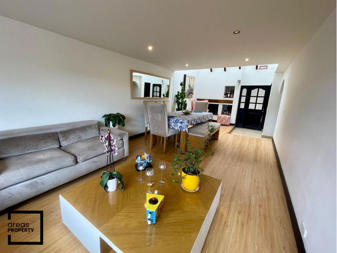Casa de 4 alcobas en venta en San Jose De Bavaria, Bogotá, 260 m² · foto 2 de 14