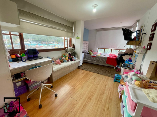 Casa de 4 alcobas en venta en San Jose De Bavaria, Bogotá, 260 m² · foto 5 de 14