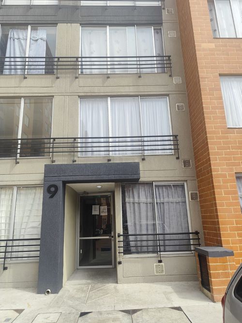 Apartamento de 2 alcobas en venta en El Cortijo, Madrid, 46 m² · foto 2 de 20