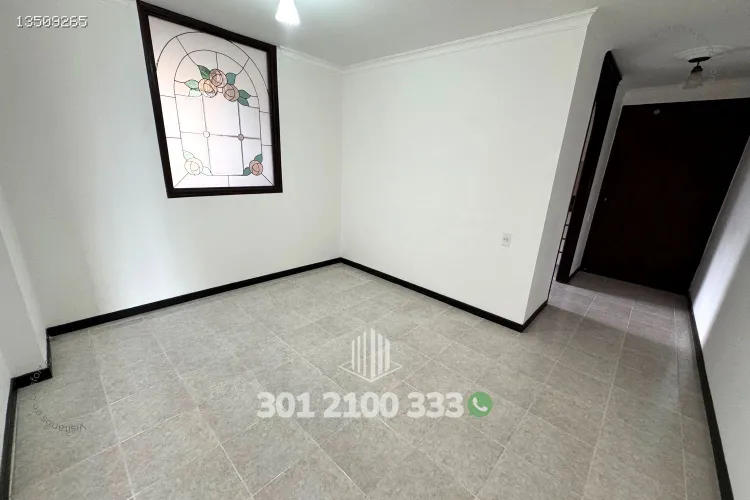 Apartamento de 3 alcobas en arriendo en Loma De Los Bernal, Medellín, 80 m² · foto 4 de 24