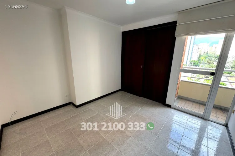 Apartamento de 3 alcobas en arriendo en Loma De Los Bernal, Medellín, 80 m² · foto 23 de 24