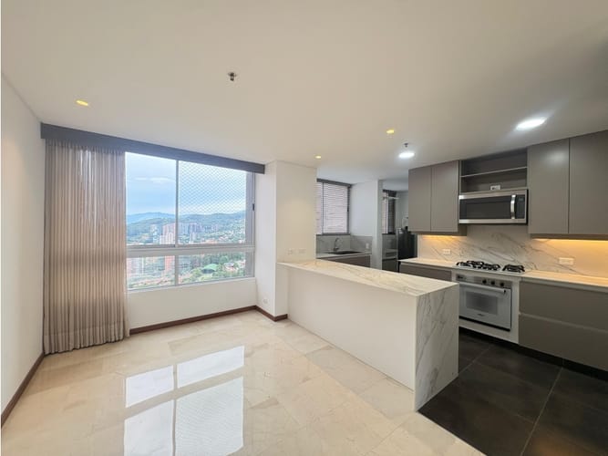 Apartamento de 4 alcobas en arriendo en El Poblado, Medellín, 200 m² · foto 4 de 22