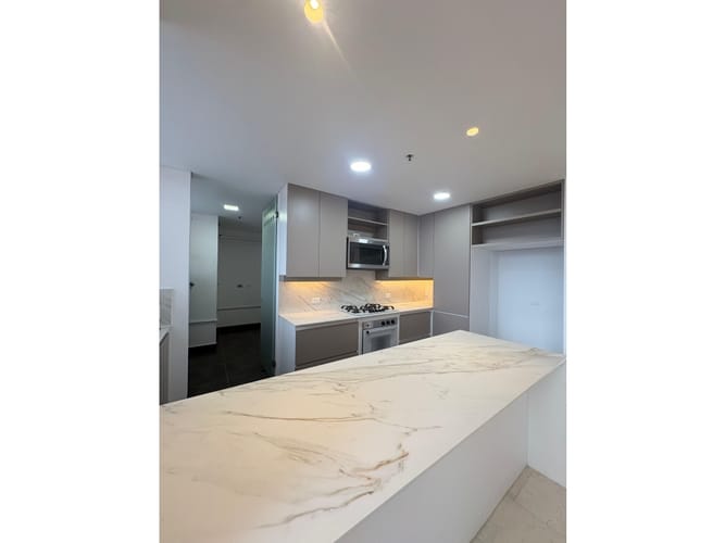Apartamento de 4 alcobas en arriendo en El Poblado, Medellín, 200 m² · foto 5 de 22