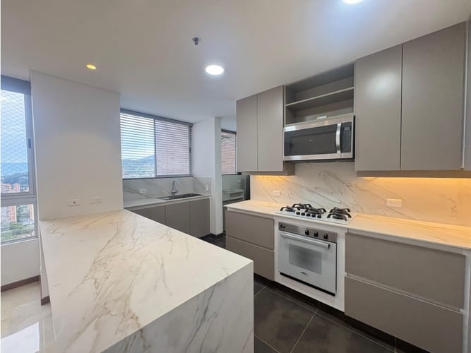 Apartamento de 4 alcobas en arriendo en El Poblado, Medellín, 200 m² · foto 6 de 22