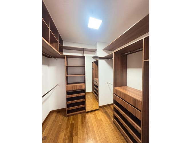 Apartamento de 4 alcobas en arriendo en El Poblado, Medellín, 200 m² · foto 12 de 22