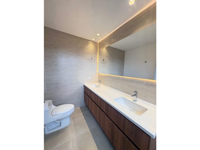 Apartamento de 4 alcobas en arriendo en El Poblado, Medellín, 200 m² · foto 13 de 22