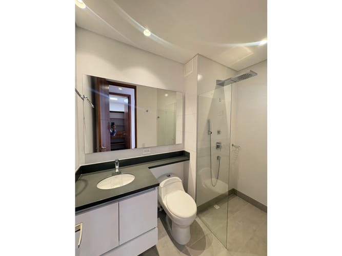 Apartamento de 4 alcobas en arriendo en El Poblado, Medellín, 200 m² · foto 16 de 22