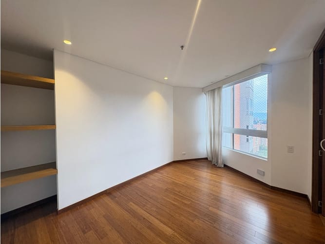 Apartamento de 4 alcobas en arriendo en El Poblado, Medellín, 200 m² · foto 17 de 22