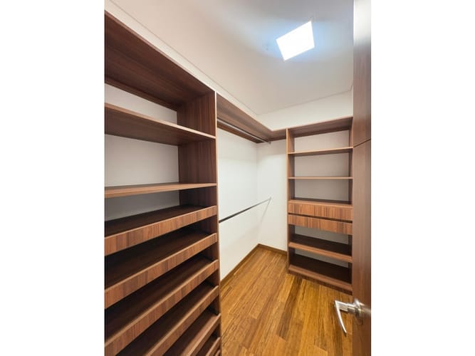 Apartamento de 4 alcobas en arriendo en El Poblado, Medellín, 200 m² · foto 18 de 22