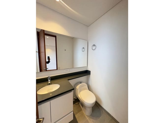 Apartamento de 4 alcobas en arriendo en El Poblado, Medellín, 200 m² · foto 19 de 22