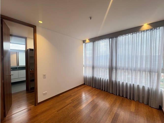 Apartamento de 4 alcobas en arriendo en El Poblado, Medellín, 200 m² · foto 20 de 22