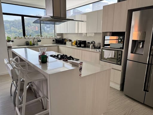 Apartamento de 3 alcobas en venta en Las Lomas No.1, Medellín, 162 m² · foto 2 de 21