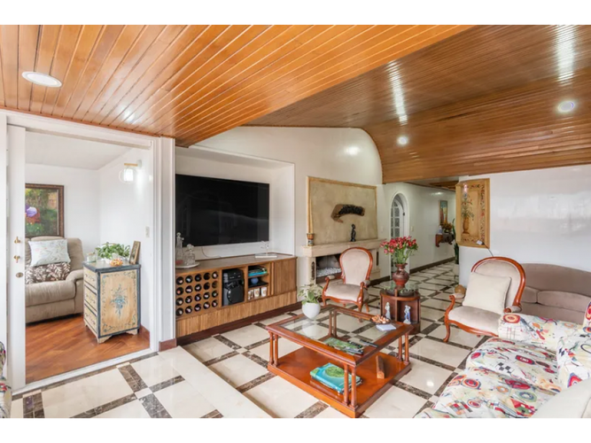 Apartamento de 4 alcobas en venta en Escuela De Infanteria, Bogotá, 224 m² · foto 2 de 24