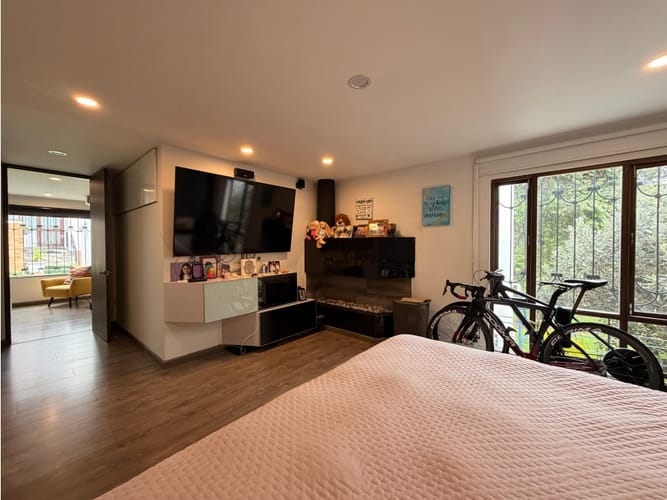 Casa de 3 alcobas en venta en Gratamira, Bogotá, 300 m² · foto 8 de 24