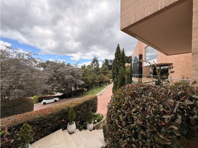Casa de 5 alcobas en venta en Cerros De Niza, Bogotá, 410 m² · foto 3 de 24