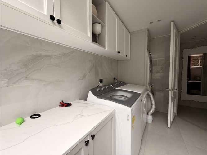 Casa de 5 alcobas en venta en Cerros De Niza, Bogotá, 410 m² · foto 4 de 24