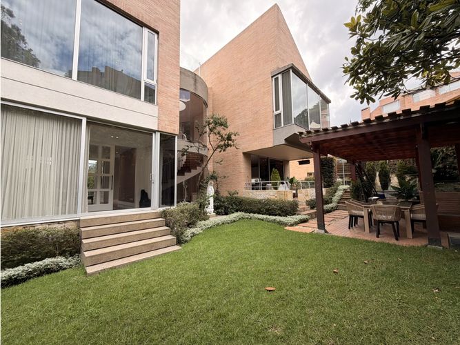 Casa de 5 alcobas en venta en Cerros De Niza, Bogotá, 410 m² · foto 13 de 24