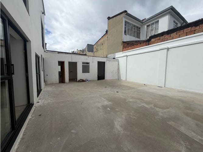 Casa en venta en La Magdalena, Bogotá, 403 m² · foto 6 de 12