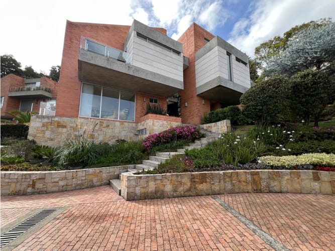 Casa de 4 alcobas en venta en Cerros De Suba, Bogotá, 500 m² · foto 2 de 24