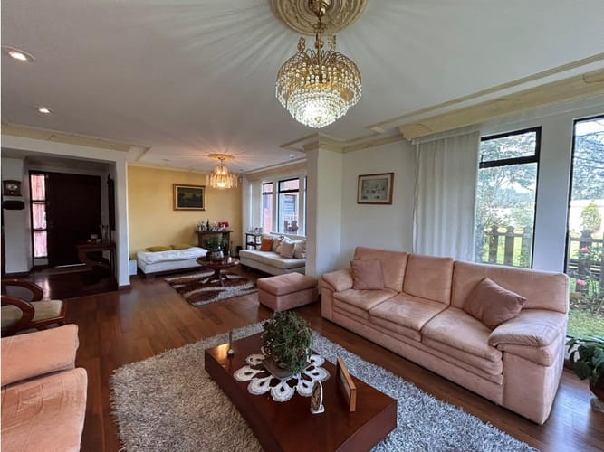 Casa de 4 alcobas en venta en San Jose De Bavaria, Bogotá, 420 m² · foto 2 de 24