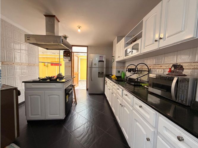 Casa de 3 alcobas en venta en Laura Vicuña, Chía, 272 m² · foto 8 de 21