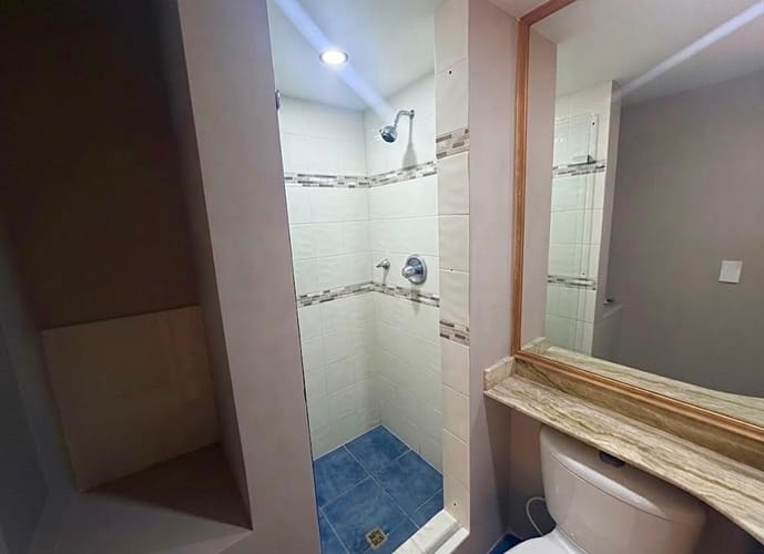 Apartamento de 3 alcobas en venta en El Poblado, Medellín, 210 m² · foto 13 de 24