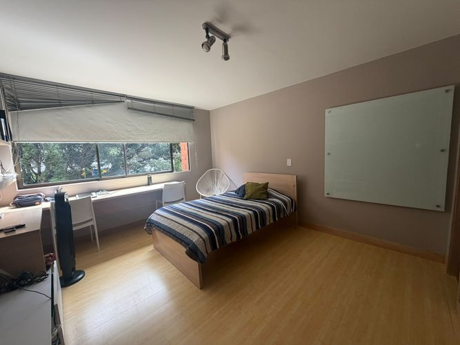 Apartamento de 3 alcobas en venta en El Poblado, Medellín, 210 m² · foto 14 de 24