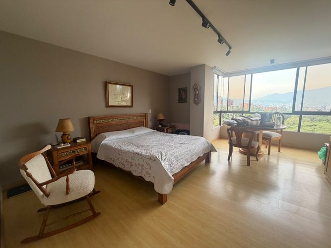 Apartamento de 3 alcobas en venta en El Poblado, Medellín, 210 m² · foto 10 de 24